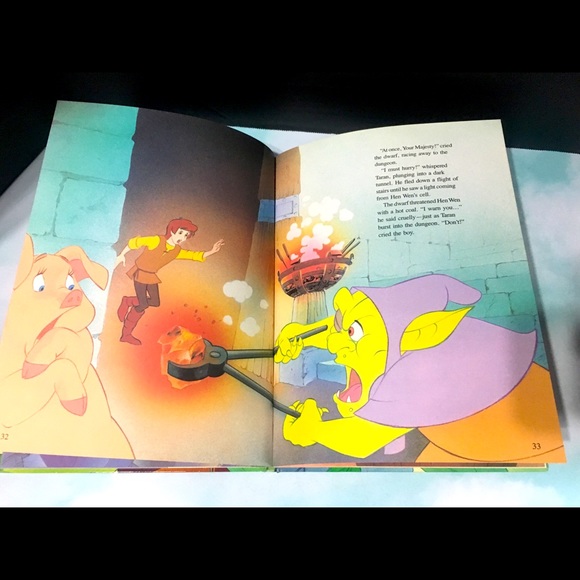 WALT DISNEY PICTURES 1990 THE BLACK CAULDRON BOOK - Picture 8 of 15